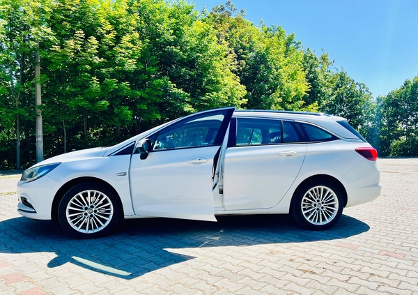 Opel Astra cena 31500 przebieg: 260000, rok produkcji 2016 z Tomaszów Mazowiecki małe 326